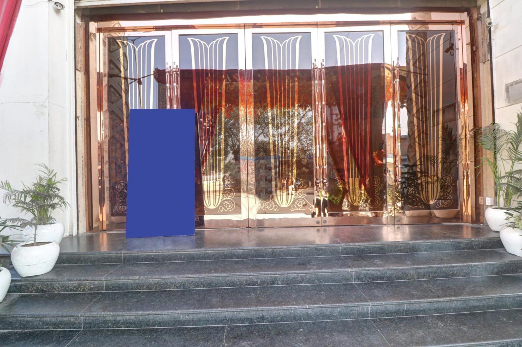 Collection O Seven Heaven Hotel Ню Делхи Екстериор снимка
